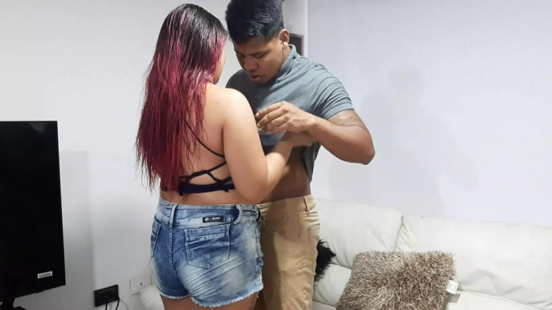 Nala: Una Donna Colombiana Chiede Aiuto Al Vicino, Ma Lei Vuole...