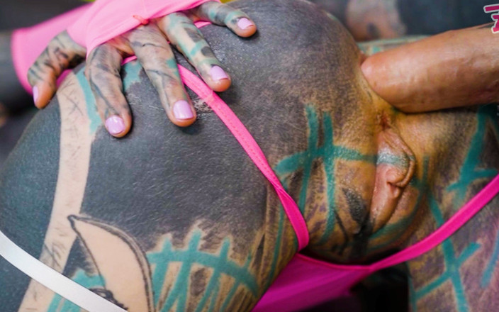 Anuskatzz: Alt Dreadhead wordt anaal geneukt door grote blanke lul, gaapt,...