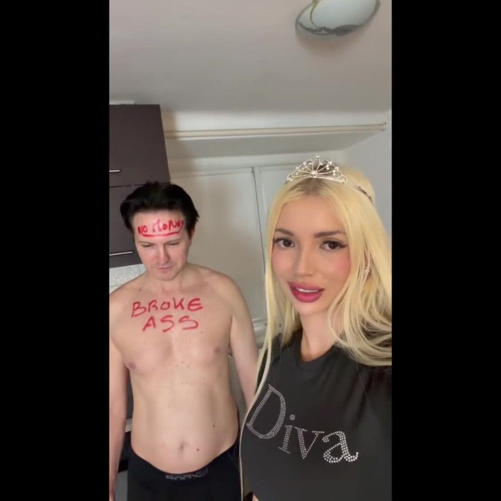 Femdom Austria: 私のPaypigは破産してペナルティを受けます!