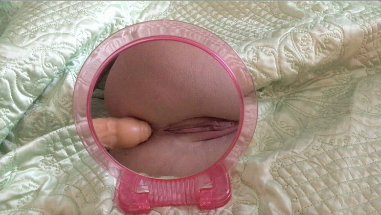 FoxyAleksa: Une MILF sexy veut de la sodomie. Elle aime regarder...
