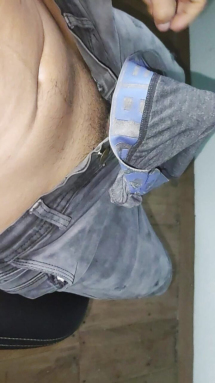 Hornyboy2058: Pancutan mani dalam seluar dalam