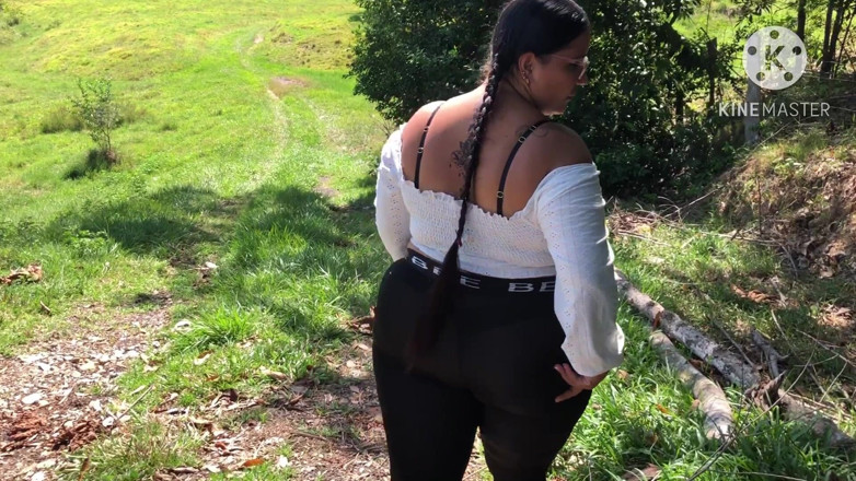 Lexly_16: Fremder fickt mich für geld im freien