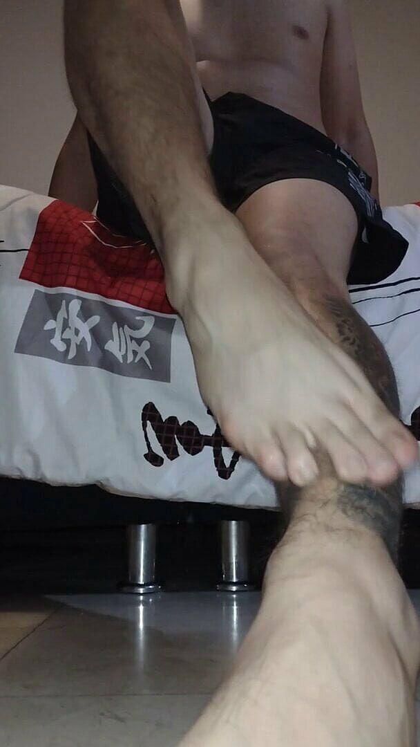 Tomas Styl: Crème blanche sur des pieds latins
