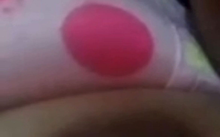 Kiran602: J’ai montré mes seins à mon copain pendant un appel vidéo