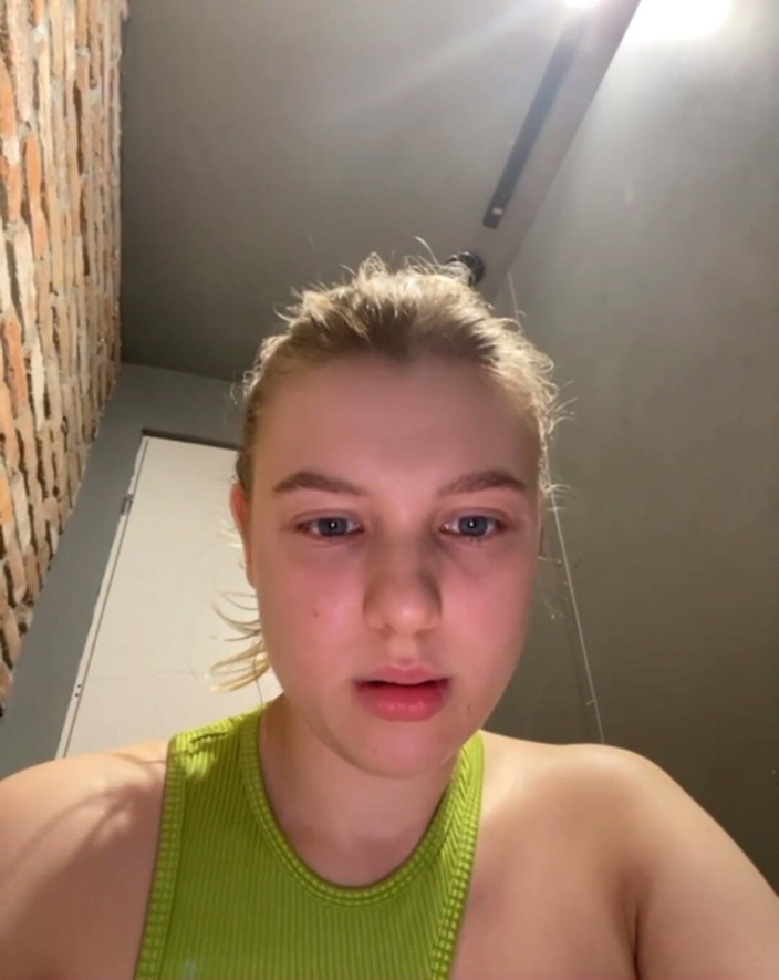JuiceLussie: 공공 장소에서 자위하기 딜도로 라이드. 후장 따먹기