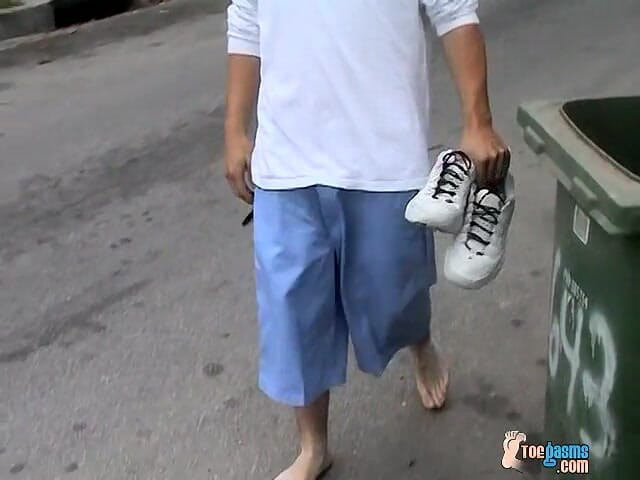 Toegasms: Jordan taquine dans la rue