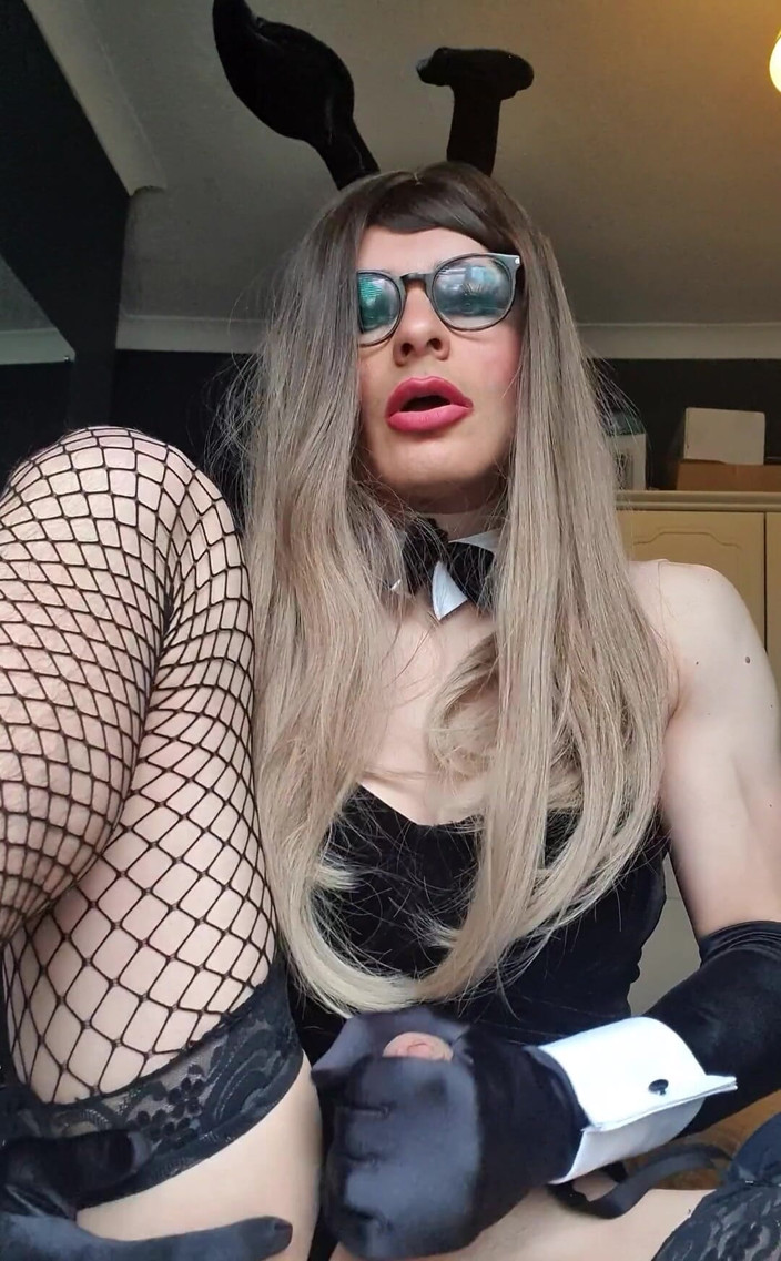 JessicaXD: Sendo uma coelhinha morena muito safada!