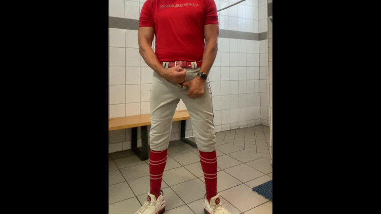 JockDad87: Buff Dilfjockdad87 Randen in de kleedkamer in honkbaluitrusting
