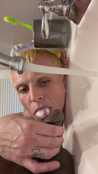 TsAlexiaDream: Velké černé péro mi chčije do pusy