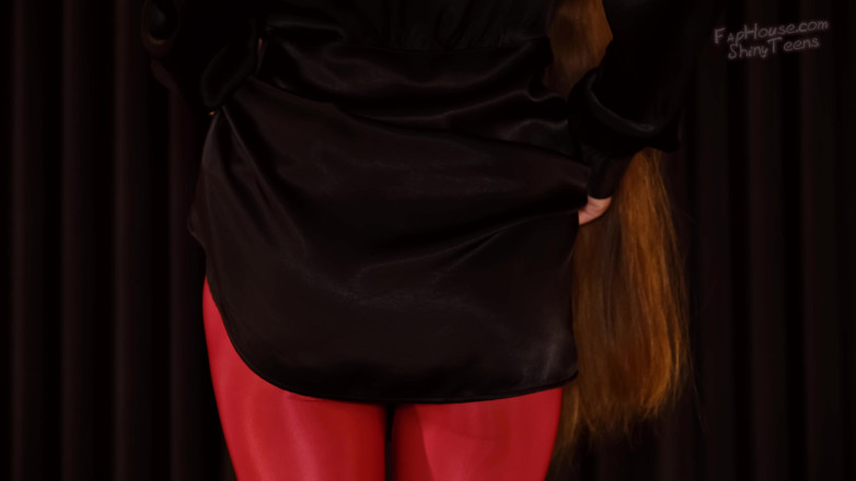 Shiny teens: 896 Meia-calça vermelha brilhante e vestido de seda preta