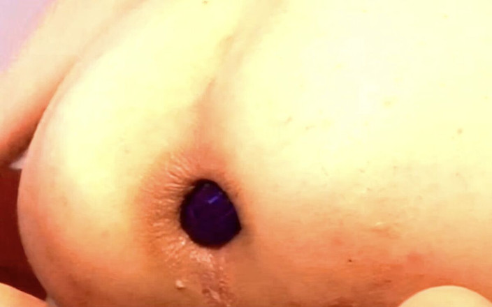 LanaSherin: Vibrador preso dentro da minha bunda
