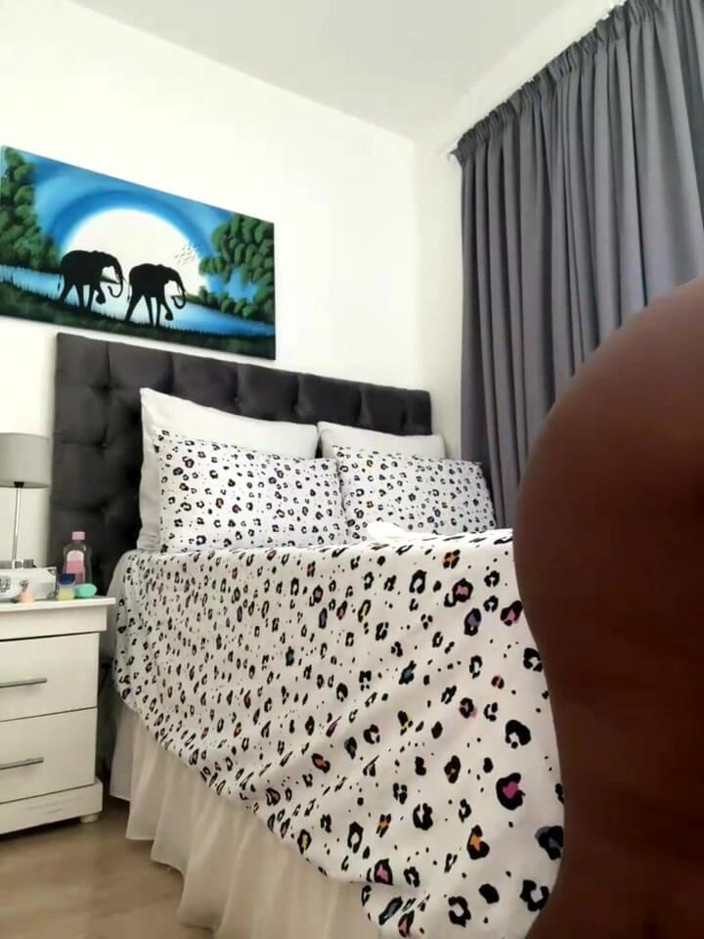 Big black clapping booties: Дрочу на мою лысую безумную задницу, эпизод 1051