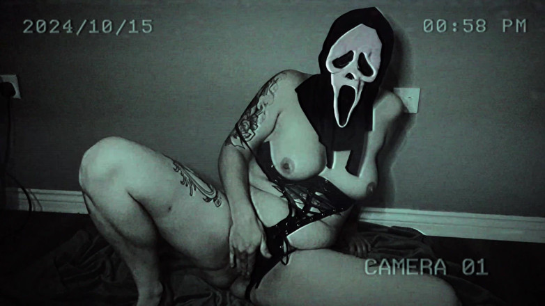 EeveeXo: Paranormal faptivity ghostface terlihat di kamera