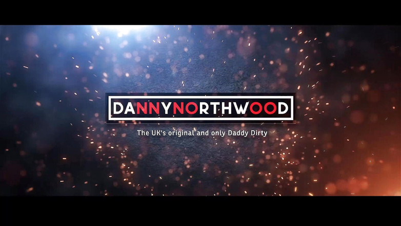 Danny Northwood: Dövmeli sürtük boşalana kadar dildoya biniyor