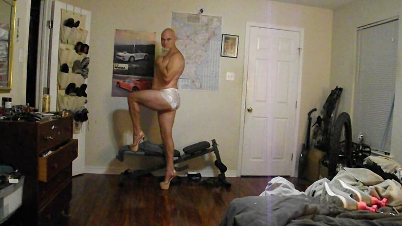 MrLeggs: Posant et rebondissant dans mes talons et ma culotte