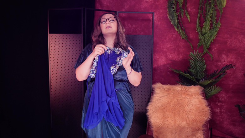 Arya Grander: Pruébalo: ¡Vestido de babydoll! Milf con curvas en lencería azul profundo