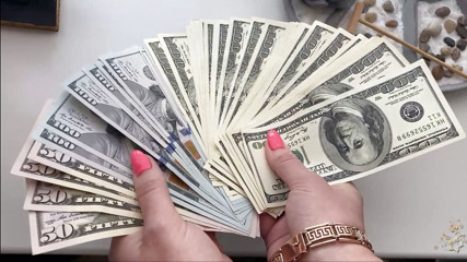 Goddess Misha Goldy: ASMR szelest banknotów dolarowych w moich pięknych wypielęgnowanych dłoniach i...