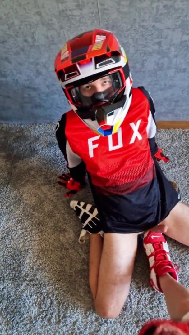Sneakersmax98: Geiler typ wichst in meiner motocross Mx ernungung