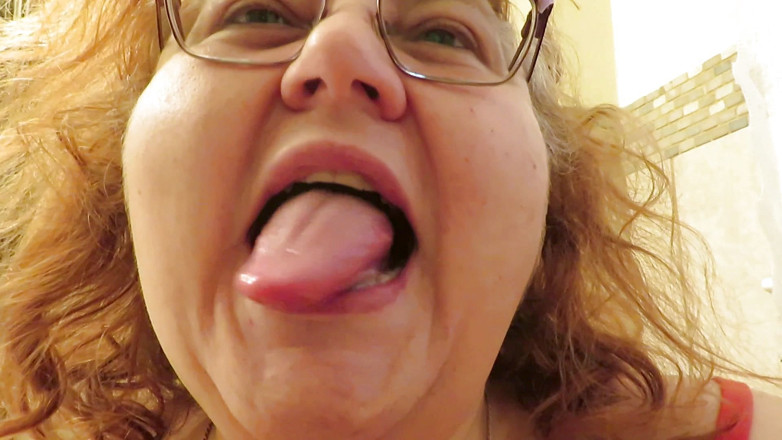 BBW nurse Vicki adventures with friends: मैं अपनी जीभ वाले गुलाम के साथ तुम्हारा मालिक हूं
