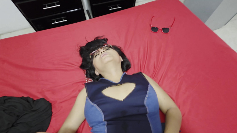 NEGRITA SEXY: Park swing verleiding rijke man overtuigt weelderige latina voor een...