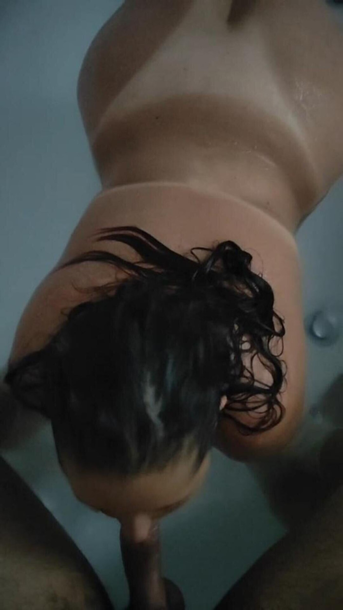 Nandy hot: 욕조에서 사정하는 통통한 섹시녀