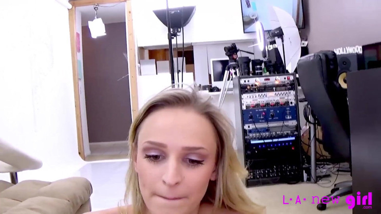 L.A. New Girl: 포르노 스타 Emma Hix 첫 촬영 - POV 오디션