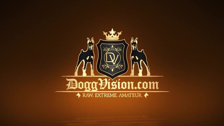 DoggVision: 3 pule și vibrator dublu pentru nimfomană mică care ejaculează