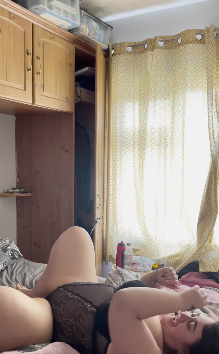 Filthy British Couple: J'adore enroulement mon papa et lui dire que ma chatte...