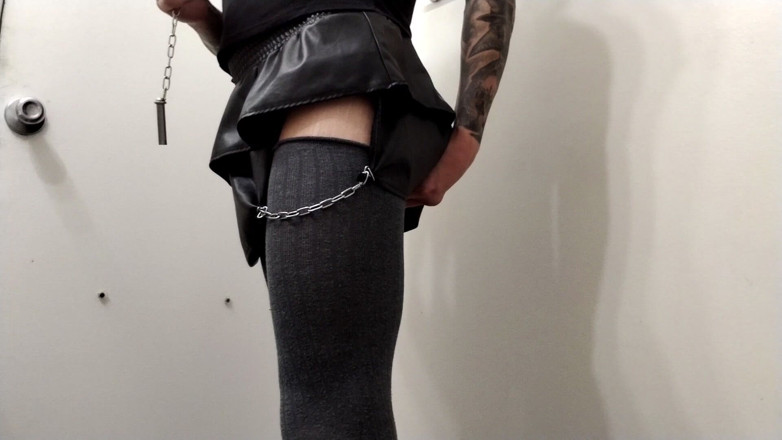 Vovxxx: Femboy Lex Xích Bên Trong