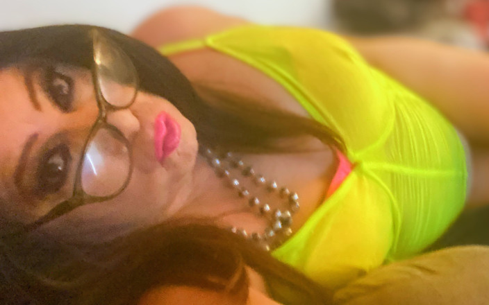 Krissy Sweets: CD Krissy Sweets mahukan zakar besar awak jauh ke dalam...