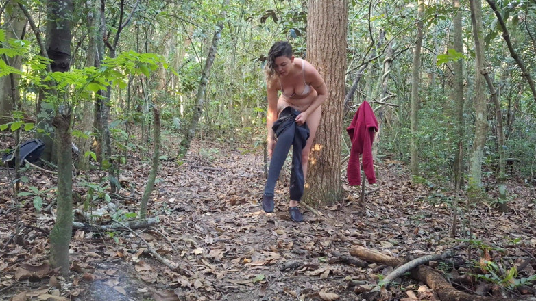Victor SweetCoupleStories: Un inconnu m’a baisée dans la forêt