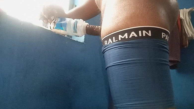 Sweet Indian cock: Chico indio follando la botella