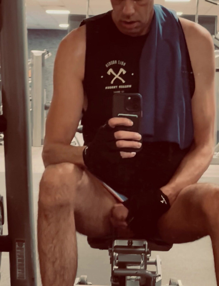 Bryanandboy: Ejaculare în sala de sport