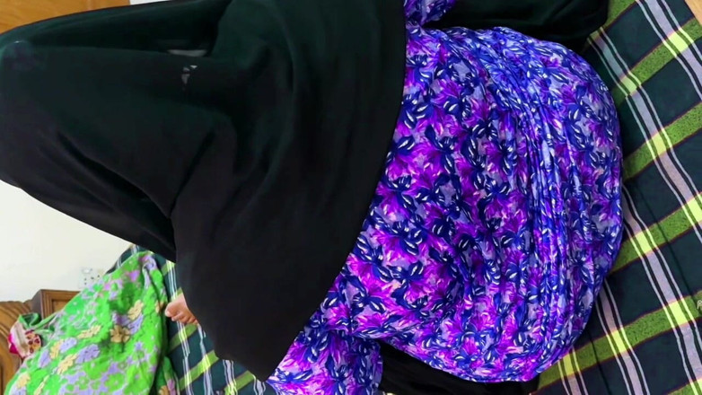 Your Boy's Cum: Brunette milf Bhabhi met grote borsten weet hoe ze moet...