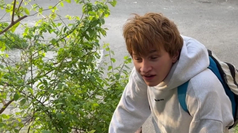 Ethan Lestray: Un Ragazzo Etero Prende Soldi Da Uno Sconosciuto per Strada...