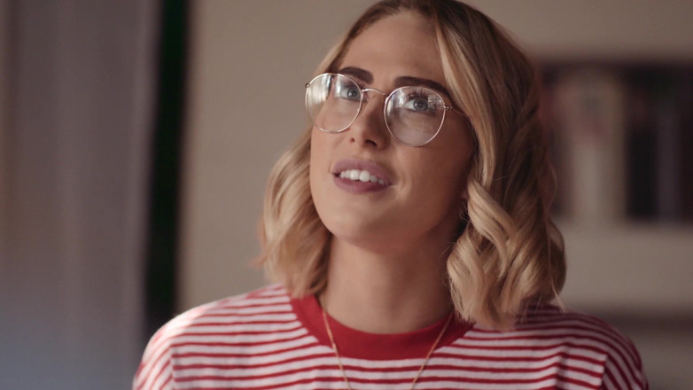 SweetheartVideo: La promesse d’une femme, scène 1, tenez-la de près