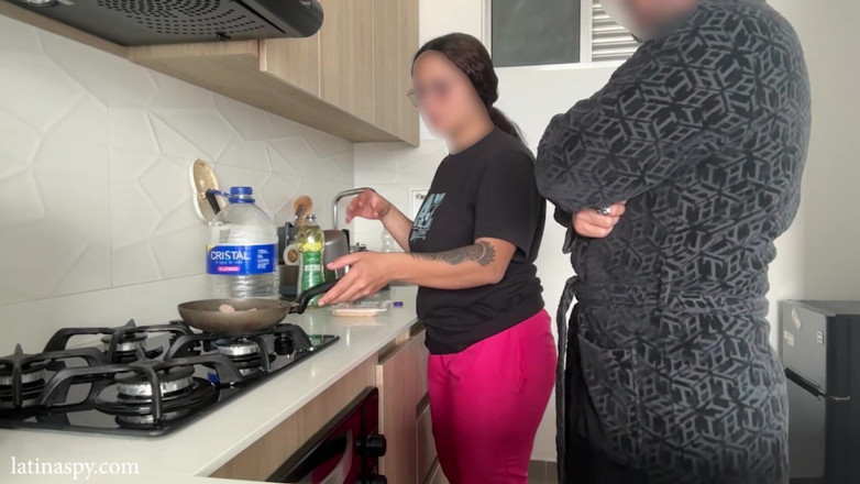 Time traveler: Teil 1 köstliches junges zimmermädchen lässt ihren chef mit ihren titten...