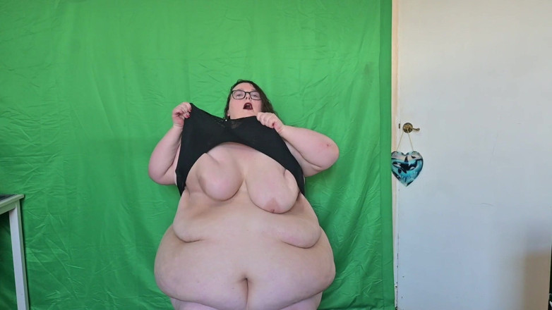 SSBBWLadyBrads: Nữ thần ssbbw gợi cảm thoát y và lắc