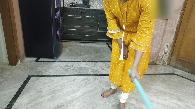 Hornycouple149: Người giúp việc nóng bỏng mặc vest trước mặt malik...