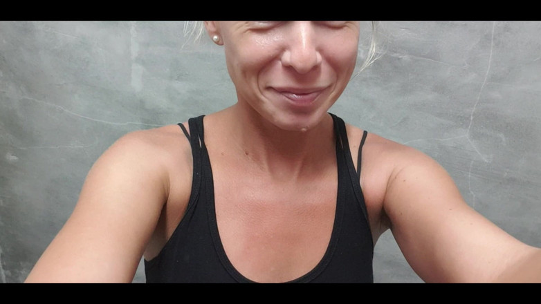MissAnja_FH: Nueva compilación de orinar en el baño público