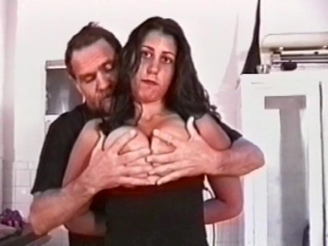 Vintage Fetish: Une MILF à gros nichons se fait attacher, bâillonner