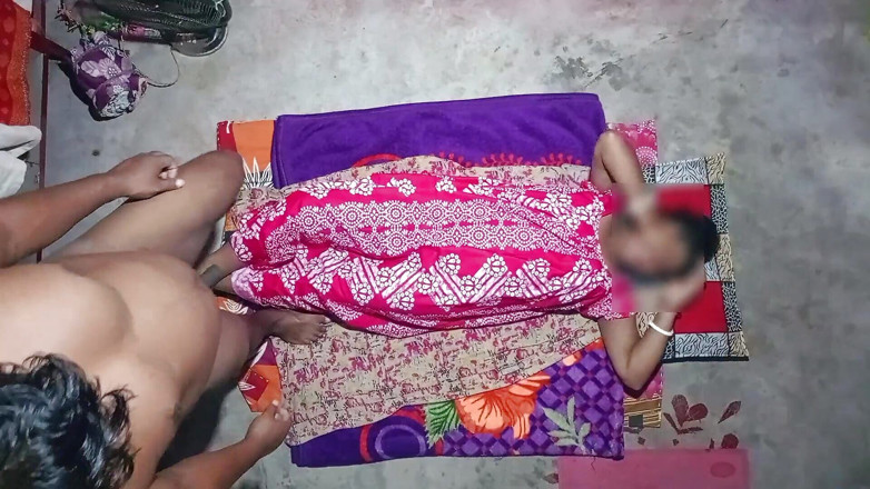 Dogrupali69: Après avoir porté une nouvelle chemise de nuit, j’ai baisé...