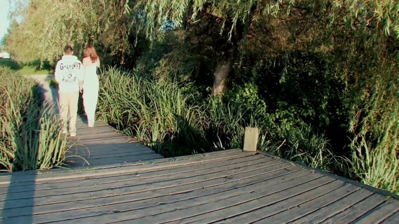Alfacontent Babes: Ginger tienerslet zuigt en neukt grote pik