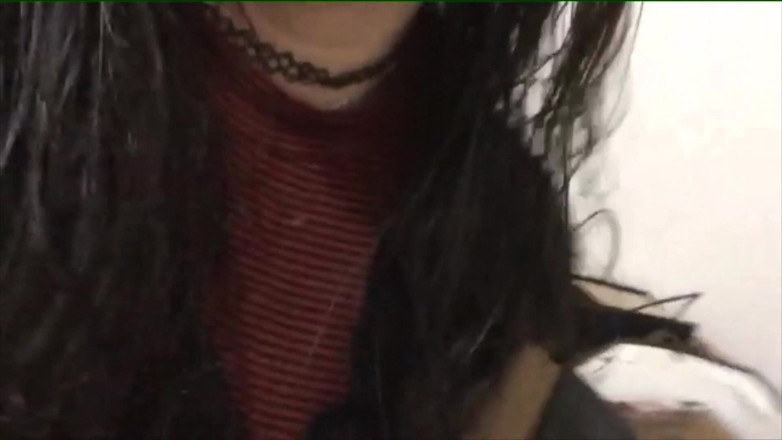 Adorable Teen: Junges brünettes latina-mädchen zeigt ihre schwarzen dessous und ihre brünste...