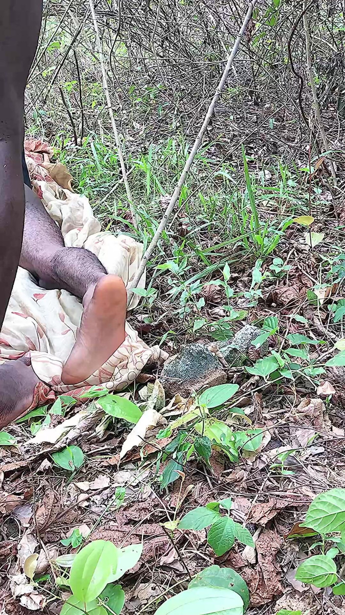 Sexylary: Grande padrasto fode um gêmeo dentro do arbusto