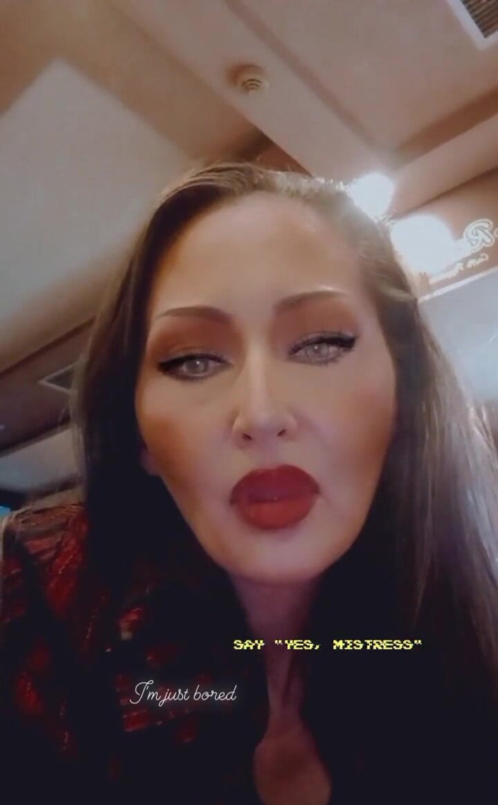 Dominatrix Redsonyja: Коротка записка, яка запам'ятається їм, і, нарешті, я публікую нові співпраці, нові записи та ще багато сексуальних заходів