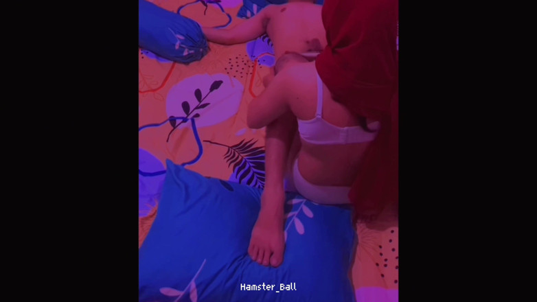 Hamster_Ball: 他妈的！！！作弊！！和穆斯林学生分享一个房间！