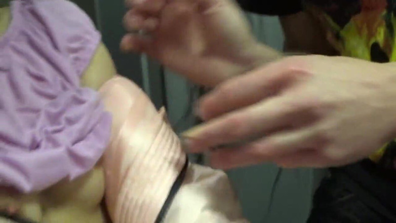 Dolls Cult: Trio? Sesso in ascensore