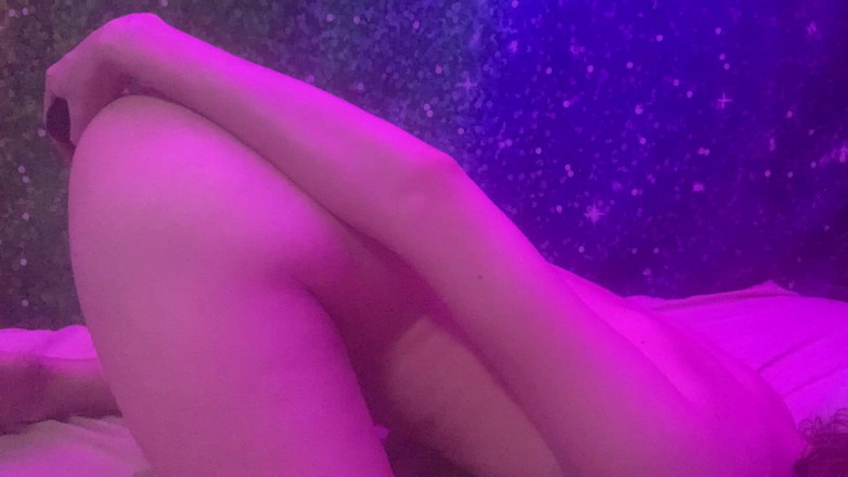 Brashen: Ragazza teenager scopa il dildo in profondità