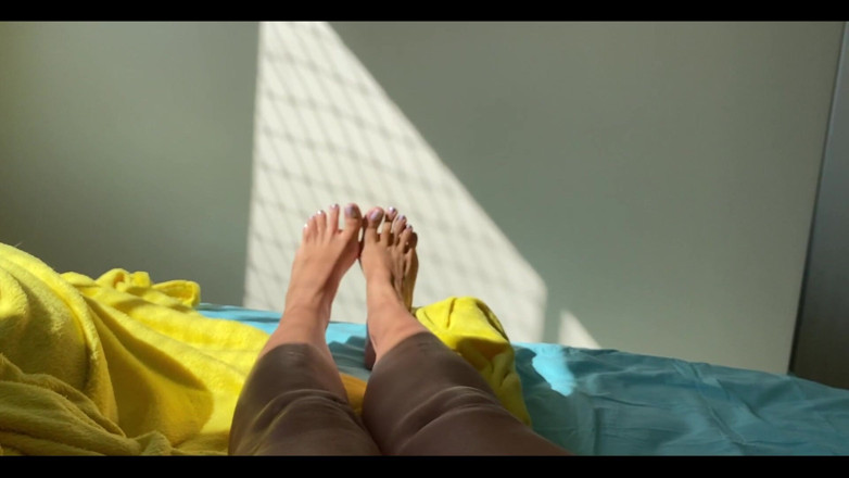 KiffaFeet: हम्म...... काश तुम यहाँ मेरे सारे शरीर की मालिश कर देते